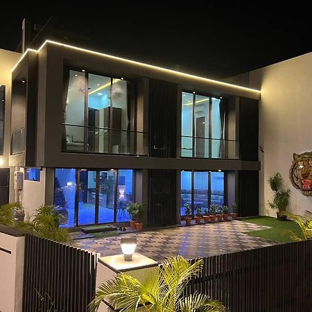 Stayhaven Starmount 4Bhk & Pool ムンバイ エクステリア 写真