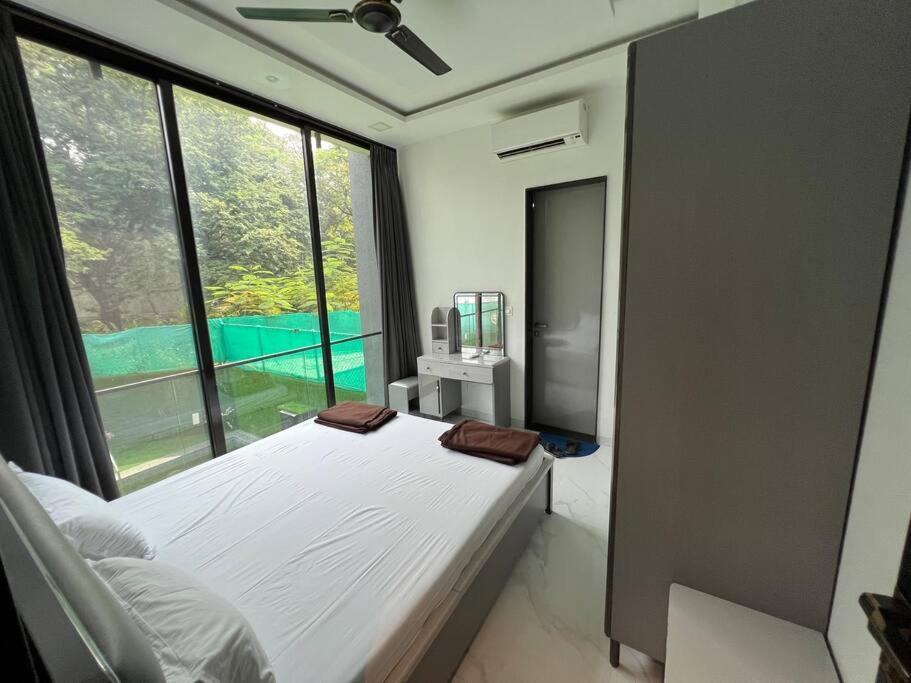 Stayhaven Starmount 4Bhk & Pool ムンバイ エクステリア 写真