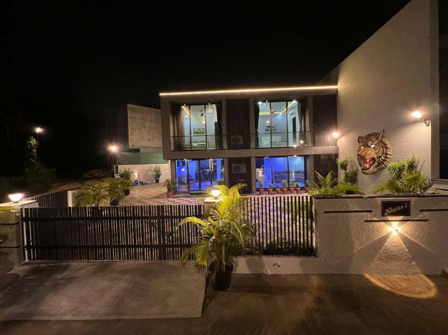 Stayhaven Starmount 4Bhk & Pool ムンバイ エクステリア 写真
