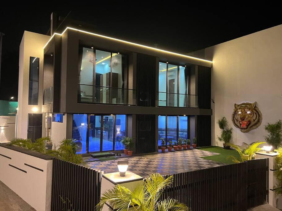 Stayhaven Starmount 4Bhk & Pool ムンバイ エクステリア 写真